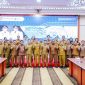 FOTO BERSAMA : Kepala Diskominfosantik Kalteng Rangga Lesmana saat foto bersama usai rapat koordinasi bersama Diskominfo kabupaten/kota se-Kalteng di Aula Kanderang Tingang, Selasa (1/7/2025).(IST)
