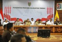 PIMPIN: Gubernur Kalteng H. Agustiar Sabran saat memimpin Rakor Tim Monitoring Percepatan Program Cetak Sawah dan Optimalisasi Lahan Provinsi Kalteng Tahun 2025  yang digelar di Aula Eka Hapakat, Kantor Gubernur Kalteng, Selasa (29/07/2025).(IST)