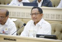 RAKER : Menteri Dalam Negeri Muhammad Tito Karnavian saat memberikan penjelasan dalam Rapat Kerja (Raker) Komisi II DPR RI terkait penguatan BUMD, Rabu (16/7/2025).(IST)