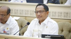 RAKER : Menteri Dalam Negeri Muhammad Tito Karnavian saat memberikan penjelasan dalam Rapat Kerja (Raker) Komisi II DPR RI terkait penguatan BUMD, Rabu (16/7/2025).(IST)