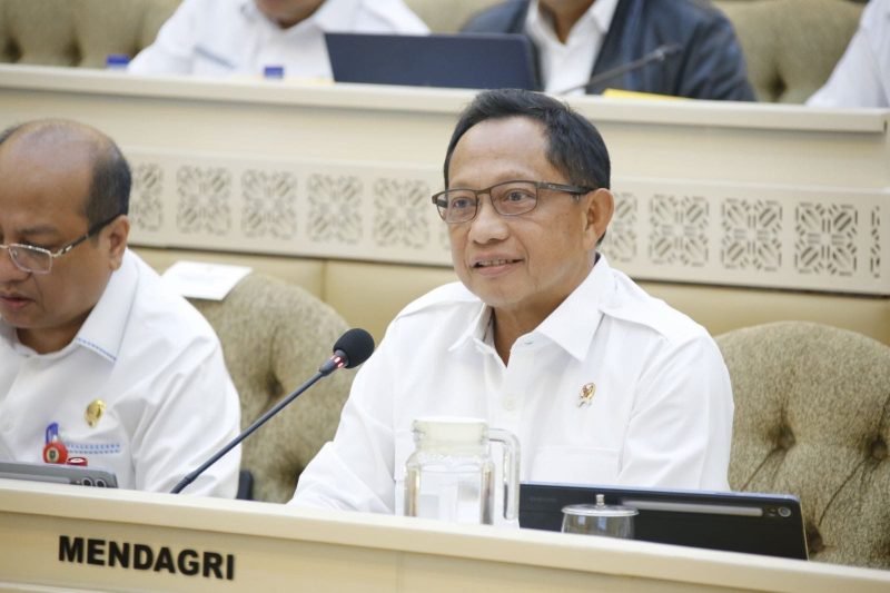 RAKER : Menteri Dalam Negeri Muhammad Tito Karnavian saat memberikan penjelasan dalam Rapat Kerja (Raker) Komisi II DPR RI terkait penguatan BUMD, Rabu (16/7/2025).(IST)