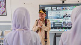 ARAHAN: Gubernur Kalteng H. Agustiar Sabran saat memberikan arahan kepada siswa SMA Negeri 1 Muara Teweh, Kabupaten Barito Utara, Selasa (8/7/2025) lalu.(IST)