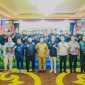 FOTO BERSAMA : Wakil Gubernur Kalteng H. Edy Pratowo usai melantik pengurus baru DPD Pemuda Tani Indonesia Provinsi Kalteng Deden Agustiar Sabran, yang berlangsung di Aula Jayang Tingang, Kantor Gubernur, Selasa (15/7/2025).(IST)