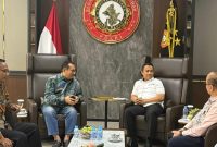 SILATURAHMI: Ketua Umum SMSI, Firdaus, bersama Sekretaris Jenderal Makali Kumar, S.H., menemui Kepala Badan Intelijen dan Keamanan (Kabaintelkam) Polri, Komjen Pol Drs. Syahardiantono, M.Si.di Mabes Polri, Rabu (23/7/2025).(IST)