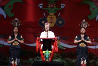 MENGAPRESIASI - Kepala Disbudpar Kalteng melalui Kepala UPT Taman Budaya, saat membuka resmi Senandung Irama Bhineka Tunggal Ika.(IST)