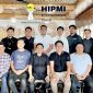 FOTO BERSAMA : Ketua BPC HIPMI Kotim Muhammad Rifki, beserta pengurusnya saat foto bersama usai melakukan pertemuan di Arut Mentaya Coffee, Sampit, Kamis (3/7).