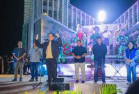 HADIRI : Gubernur Kalteng H. Agustiar Sabran saat menghadiri Huma Betang Night untuk yang keenam kalinya, Sabtu (19/07/2025).(IST)