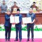 PENANDATANGANAN : Gubernur Kalteng H. Agustiar Sabran bersama Ketua DPRD Prov. Kalteng Arton S. Dohong usai melakukan penandatanganan terhadap Rancangan KUPA dan Rancangan PPAS Perubahan APBD Provinsi Kalteng Tahun Anggaran 2025, Kamis (3/7/2025).(IST)