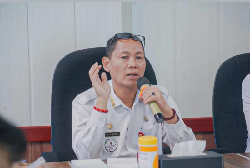 RAPAT -Staf Ahli Gubernur Bidang Ekonomi, Keuangan, dan Pembangunan, Yuas Elko saar Rapat Koordinasi Pembahasan Inflasi Daerah dan Finalisasi Road Map TPID 2025–2027 yang berlangsung di Ruang Bajakah, Kantor Gubernur Kalteng, Rabu (9/7/2025).(IST)