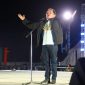 MENYAPA : Gubernur Kalteng H. Agustiar Sabran saat menyapa seluruh masyarakat yang hadir pada Huma Betang Night, Sabtu (5/7/2025).(IST)