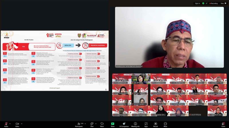 MEMAPARKAN : Staf Ahli Gubernur Kalteng bidang Kemasyarakatan dan SDM, Hamka, saat memaparkan materi MTSL melalui Zoom Meeting, Kamis (24/7/2025).(IST)
