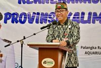 SAMBUTAN : Plt Sekda Provinsi Kalteng Leonard S. Ampung saat memberikan sambutan sekaligus membuka acara Kick Off Penyusunan Status Keanekaragaman Hayati yang dilaksanakan di Hotel Aquarius, Palangka Raya, Kamis (24/7/2025).(IST)