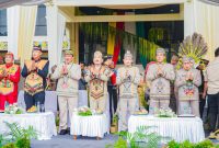 HADIRI : Gubernur Kalteng H. Agustiar Sabran beserta jajaran mengenakan busana adat Dayak saat menghadiri Peringatan Hari Jadi ke-60 Pemerintah Kota Palangka Raya dan Hari Jadi ke-68 Kota Palangka Raya Tahun 2025, Kamis (17/7/2025).(IST)