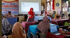 WORKSHOP : Sejumlah guru saat mengikuti Workshop Peningkatan Kompetensi Guru dan Penyusunan Administrasi Pembelajaran, Kamis (6/2/2025).(IST)