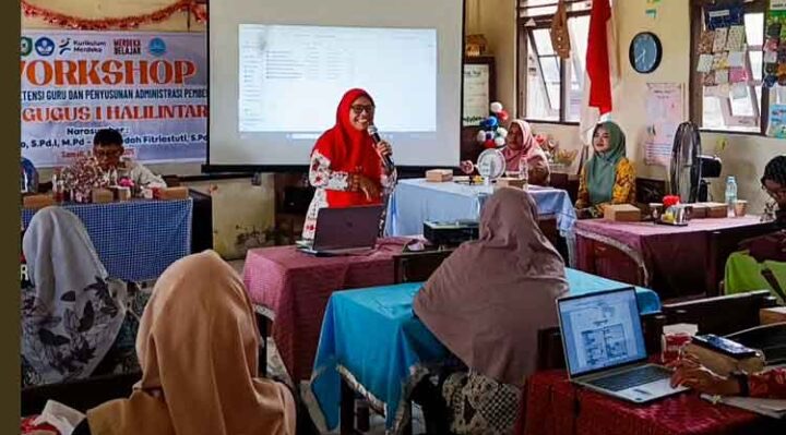 WORKSHOP : Sejumlah guru saat mengikuti Workshop Peningkatan Kompetensi Guru dan Penyusunan Administrasi Pembelajaran, Kamis (6/2/2025).(IST)