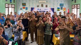 MEMBUKA : Kepala Disdik Kotim, Muhammad Irfansyah, saat foto bersama usai membuka pelatihan  Deep Learning Kamis (31/7/2025).(IST)