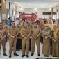 FOTO BERSAMA: Kepala Disdik Kotim, Muhammad Irfansyah dengan para guru usai melaksanakan kegiatan beberapa waktu lalu.(IST)