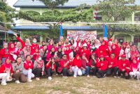 FOTO BERSAMA: Para perawat saat foto bersama usai melaksanakan kegiatan berbagai lomba dalam rangka memeriahkan HUT RI ke 80, Sabtu (16/8/2025).(IST)