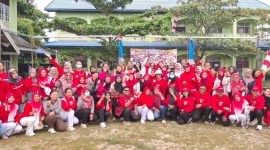 FOTO BERSAMA: Para perawat saat foto bersama usai melaksanakan kegiatan berbagai lomba dalam rangka memeriahkan HUT RI ke 80, Sabtu (16/8/2025).(IST)