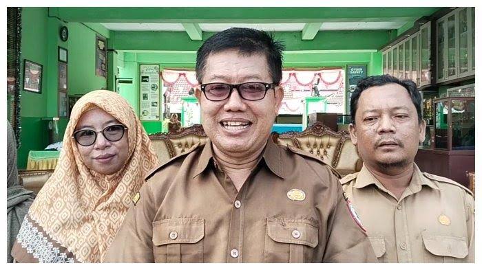 DIWAWANCARAI: Kepala SMPN 1 Sampit, Suyoso,saat diwawancarai awak media belum lama ini.(IST)