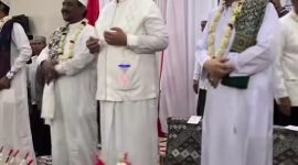 HADIR : Bupati Lamandau, Rizky Aditya Putra saat bersama Guru Udin saat menghadiri syukuran dalam rangka Hari Jadi Kabupaten Lamandau yang ke 23 belum lama ini.(IST)