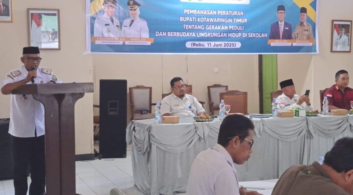 SAMBUTAN : Pj Sekda Kotim Masri, saat menyampaikan sambutan pada pembahasan Peraturan Bupati tentang Peduli Lingkungan di Sekolah, beberapa waktu lalu.(IST)