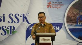 SAMBUTAN: Plt. Sekretaris Daerah Provinsi  Kalteng Leonard S. Ampung saat menyampaikan sambutannya pada acara Coaching Clinic 1 Implementasi SSK Program PPSP Kabupaten Kapuas dan Seruyan tahun 2025, Selasa (12/8/2025).(IST)