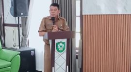 SAMBUTAN : Kepala Disdik Kotim, Muhammad Irfansyah saat memberikan sambutan pada pelatihan pembelajaran mendalam, Kamis (31/7/2025).(IST)