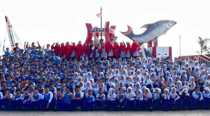 KEGIATAN OUTDOR : Ratusan siswa -siswi SDN 2 MB Hulu saat melakukan kegiatan outdor di Ikon Jelawat belum lama ini.(IST)