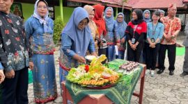 PERAYAAN  : Momen perayaan HUT SDN 2 Ketapang ke 64 yang digelar dihalaman sekolah, Sabtu, (18/1/2025).(IST)