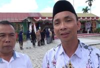 DIWAWANCARAI: Kepala SMP Negeri 4 Sampit, Anjar Subiantoro saat di wawancarai awak media belum lama ini.(IST)