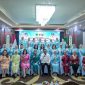 FOTO BERSAMA: Wakil Gubernur Provinsi Kalteng H. Edy Pratowo saat foto bersama dengan pengurus BKOW Provinsi Kalteng Masa Bakti 2025–2030 usai dikukuhkan, Rabu (27/8/2025).(IST)