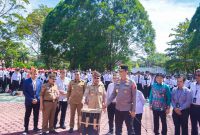 MEMBUKA : Gubernur Kalteng H.Agustiar Sabran bersama sejumlah pejabat membuka secara simbolis PKKMB UPR 2025 melalui pemukulan Gendang Hai, Senin (11/8/2025).(IST)