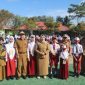 MEMBUKA : Wakil Bupati Irawati didampingi kepala Disdik Kotim Muhammad Irfansyah saat pembukaan  MPLS di salah satu Sekolah Dasar yang ada di Kotim belum lama ini.(IST)