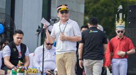 SAMBUTAN : Gubernur Kalteng H.Agustiar Sabran saat sampaikan sambutan peluncuran program Cek Kesehatan Gratis di Bundaran Besar Palangka Raya, Senin (18/8/2025).(IST)