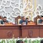 HADIRI : Plt. Sekda Provinsi Kalteng Leonard S. Ampung saat menghadiri Rapur ke-20 Masa Persidangan III Tahun Sidang 2025, Selasa (19/8/2025) malam.(IST)