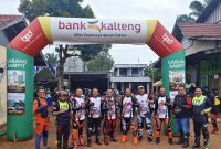 FOTO BERSAMA: Sejumlah peserta saat foto bersama sebelum mengikuti trabas, Sabtu (9/8/2025).(IST)