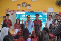 MENYAPA : Gubernur Kalteng H. Agustiar Sabran didampingi Plt. Kepala Dinas Pendidikan Kalteng, Muhammad Reza Prabowo, saat  menyampaikan bahwa program Cek Kesehatan Gratis (CKG) dan Makan Bergizi Gratis (MBG) di di SMA Negeri 3 Palangka Raya, Rabu (20/8/2025).(IST)