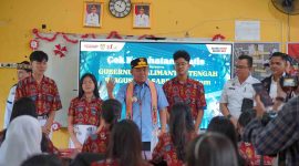 MENYAPA : Gubernur Kalteng H. Agustiar Sabran didampingi Plt. Kepala Dinas Pendidikan Kalteng, Muhammad Reza Prabowo, saat  menyampaikan bahwa program Cek Kesehatan Gratis (CKG) dan Makan Bergizi Gratis (MBG) di di SMA Negeri 3 Palangka Raya, Rabu (20/8/2025).(IST)