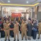 FOTO BERSAMA: Sejumlah guru saat foto bersama usai pembukaan lomba guru dan kepala sekolah berprestasi di Kotim, Selasa, (29/7/2025).(IST)