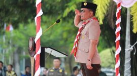 PIMPIN : Gubernur Kalteng, Agustiar Sabran, memimpin Upacara Peringatan Hari Pramuka ke-64 yang digelar di Halaman Kantor Gubernur, Kamis (21/8/2025).(IST)