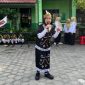 UJUK BAKAT: Salah seorang siswi SDN 2 Mentawa Baru Hulu saat unjuk bakatnya pada acara HAN, Selasa (23/7/2025).(IST)