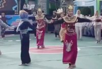 LOMBA : Para pelajar saat mengikuti lomba Tari Kreasi saat FLS2N tahun 2025 Tingkat Kabupaten di MAN Kotim, Senin (19/5/2025).(IST)