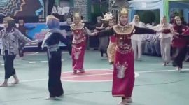 LOMBA : Para pelajar saat mengikuti lomba Tari Kreasi saat FLS2N tahun 2025 Tingkat Kabupaten di MAN Kotim, Senin (19/5/2025).(IST)