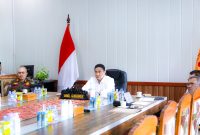 HADIRI : Wagub H. Edy Pratowo bersama sejumlah pejabat hadiri Rakor Kamtibnas di Ruang Multimedia Wagub secara virtual, Rabu (27/8/2025).(IST)