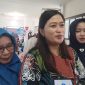 DIWAWANCARAI : Kabid PAUD dan Pendidikan Nonformal Disdik Kotim, Legendaria Okta B, saat diwawancarai awak media, Kamis (31/7/2025).(IST)
