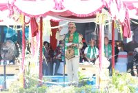PIMPIN : Gubernur Kalteng, Agustiar Sabran, saat memimpin upacara peringatan Hari Jadi ke-23 Kabupaten Barito Timur Barito Timur, Selasa (5/8/2025).(IST)