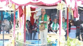 PIMPIN : Gubernur Kalteng, Agustiar Sabran, saat memimpin upacara peringatan Hari Jadi ke-23 Kabupaten Barito Timur Barito Timur, Selasa (5/8/2025).(IST)