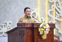 SAMPAIKAN : Wakil Gubernur Kalteng H. Edy Pratowo saat menyampaikan Jawaban Gubernur Kalteng atas Pemandangan Umum Fraksi-Fraksi DPRD terhadap Nota Keuangan dan Raperda tentang Rancangan Perubahan APBD Provinsi  Kalteng Tahun Anggaran 2025, Senin (25/8/2025).(IST)