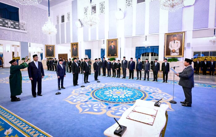 MELANTIK : Presiden RI Prabowo Subianto saat melantik empat jabatan menteri dan satu wakil menteri Kabinet Merah Putih sisa masa jabatan 2024-2029 di Istana Negara, Jakarta Senin, (8/9/2025).(IST)